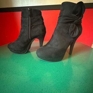 TOP Moda Black Heeled Boots with Suede Finish